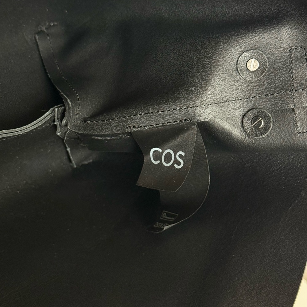 COS Black Leather Shoulder Bag with Detachable Pouch - Picture 3 of 3